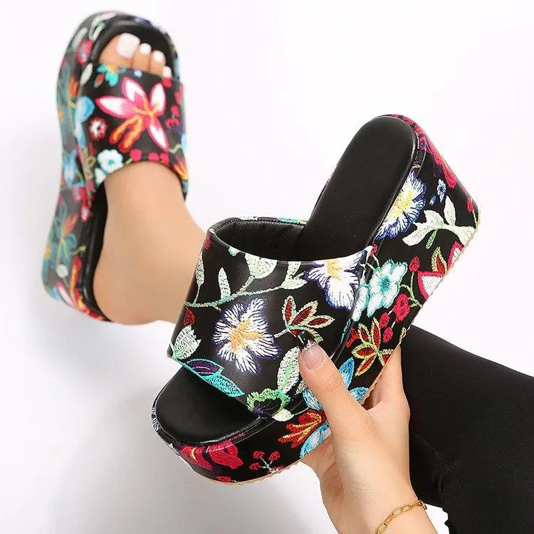 Levoire | Sandales avec talon brodé Fleur rouge noire