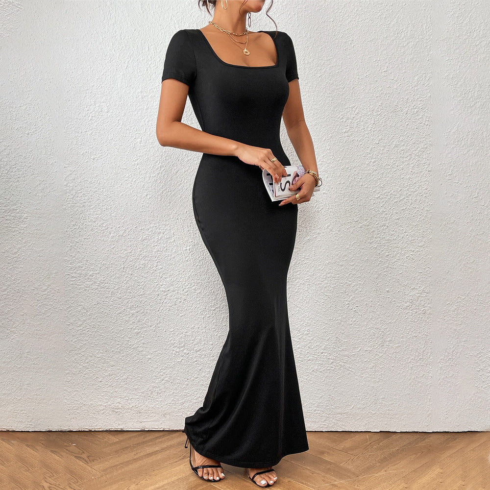 Robe maxi élégante pour femmes avec encolure en U profonde et coupe ajustée Levoire