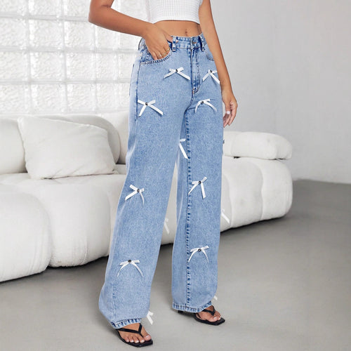 Jeans larges pour femmes avec des nœuds décoratifs et des détails de boutons Levoire