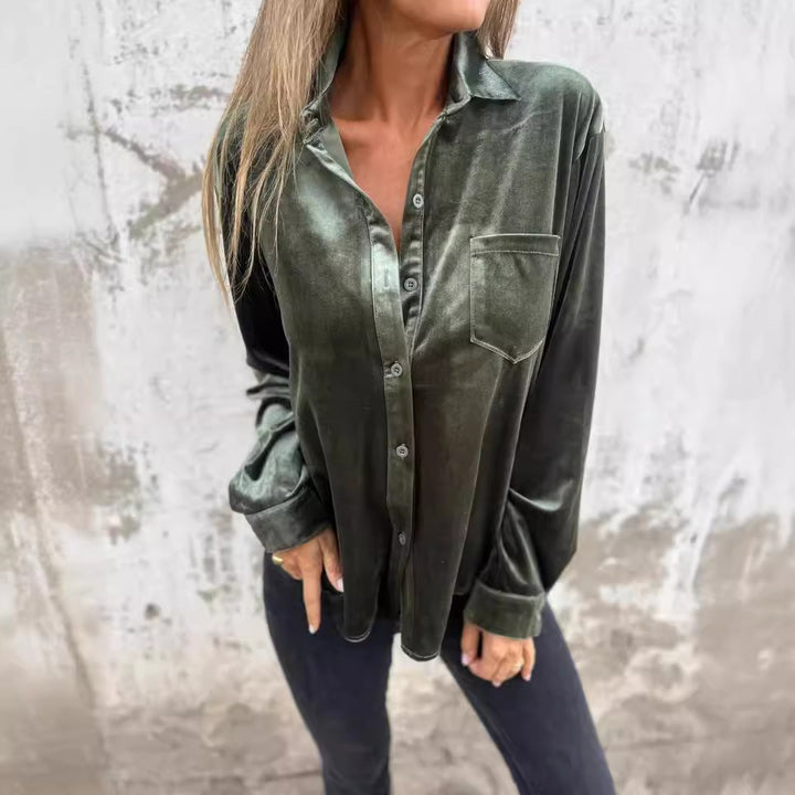 Blouse en velours élégant pour femmes avec poche poitrine pratique et coupe moderne Levoire