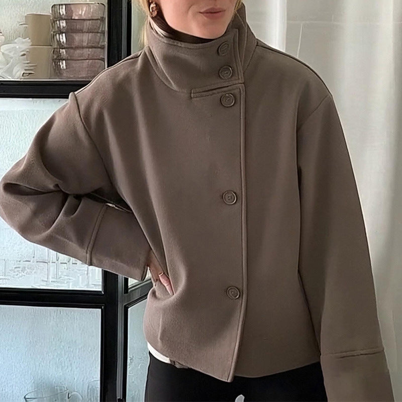 Veste oversize pour femmes avec col haut et détails en boutons Levoire