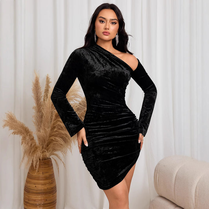 Robe élégante una-épaule pour femmes en matériau velouté Levoire