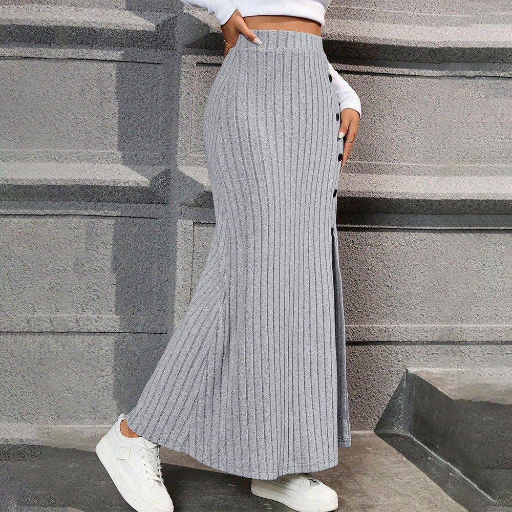 Jupe maxi en tricot pour femmes avec détails de boutons et fente latérale Levoire