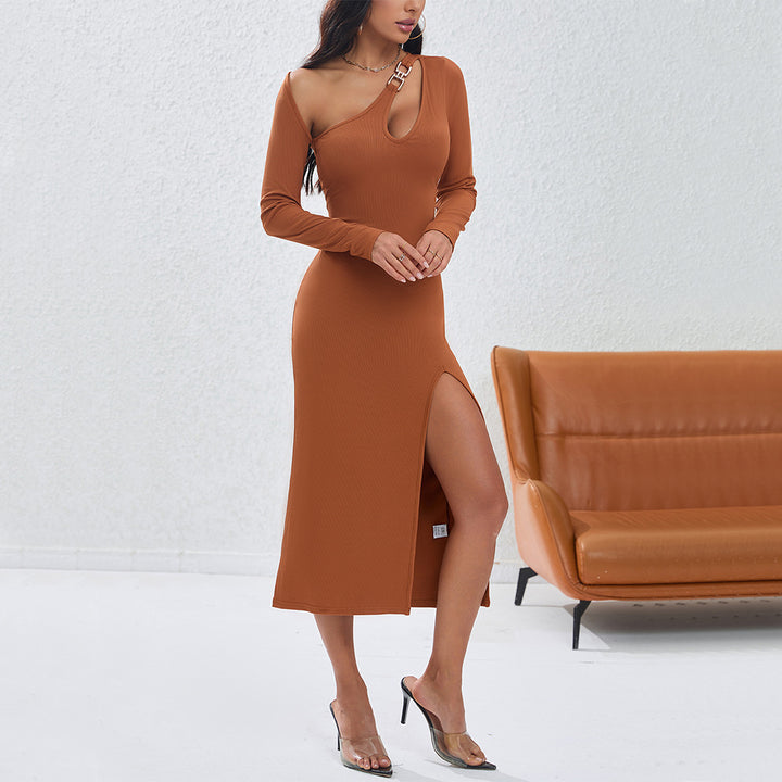 Robe longue à manches longues ajustée pour femmes avec fente latérale et décolleté asymétrique Levoire