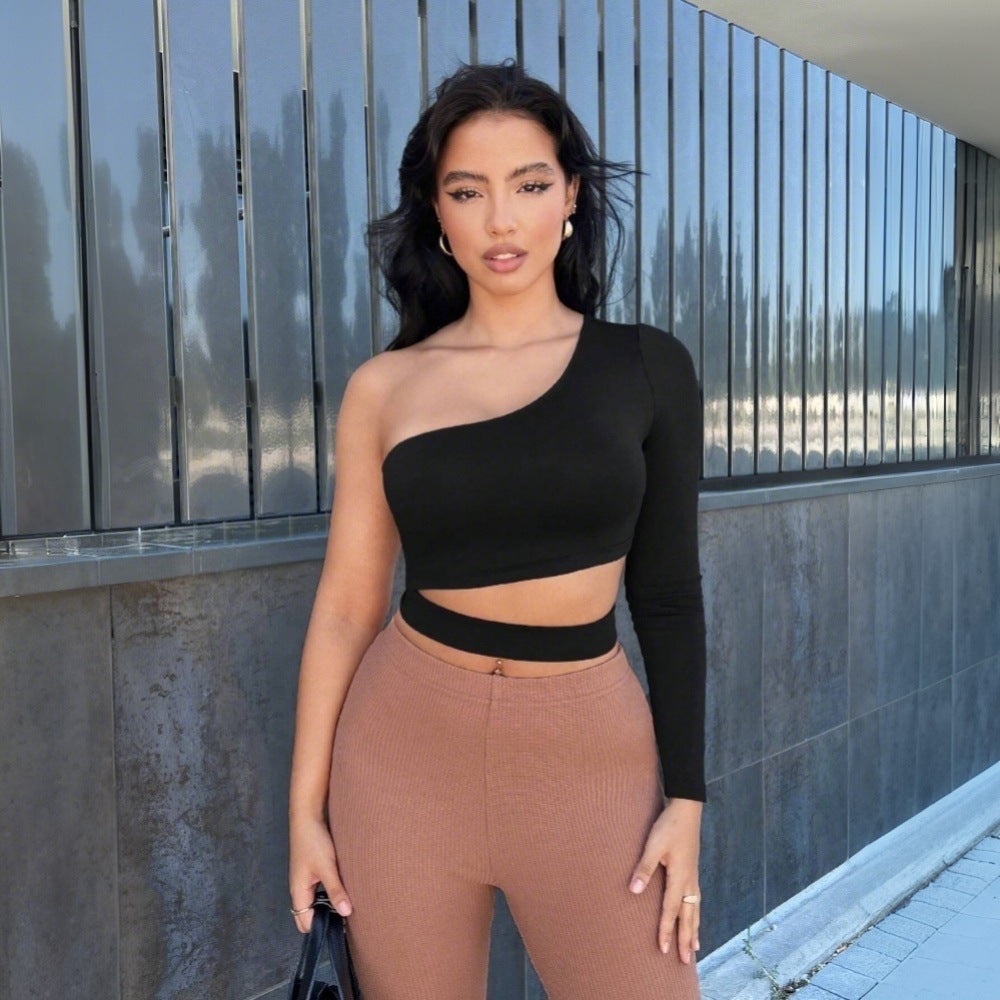 Haut féminin asymétrique cropped avec une manche longue Levoire