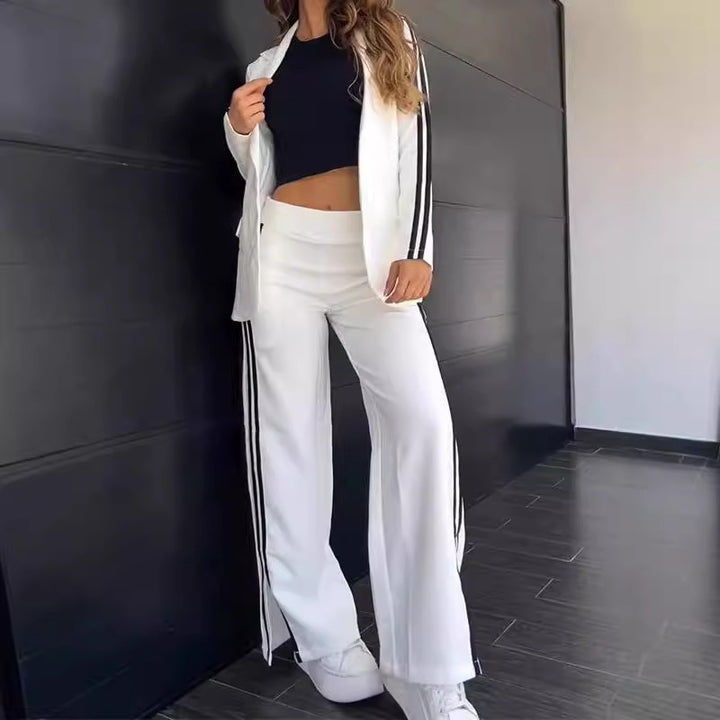 Ensemble de costume féminin à la mode avec ceinture élastique et accents sportifs Levoire