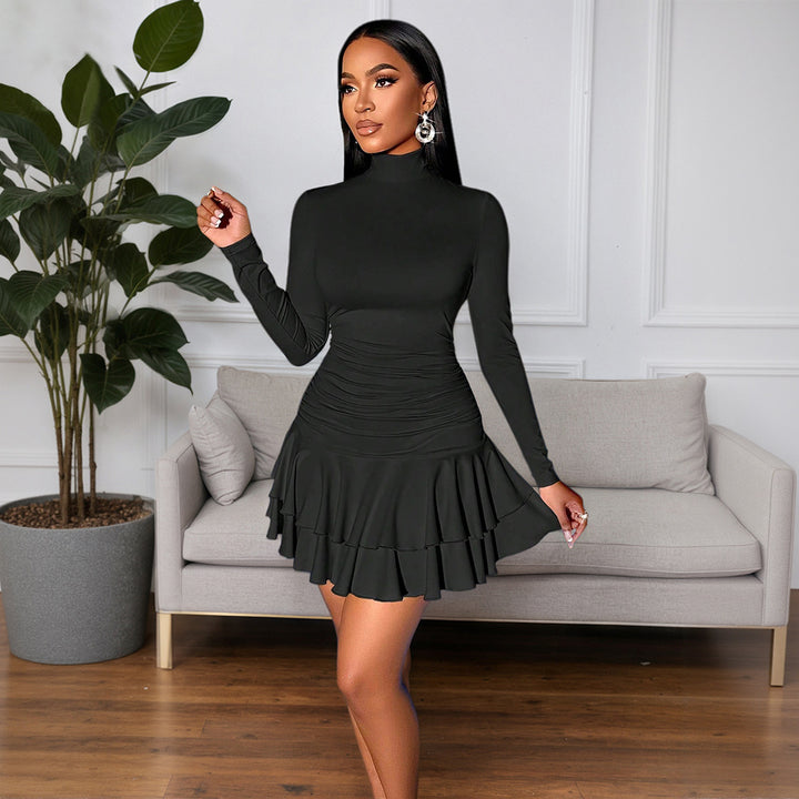 Robe ajustée pour femmes avec col haut et hem en volants Levoire