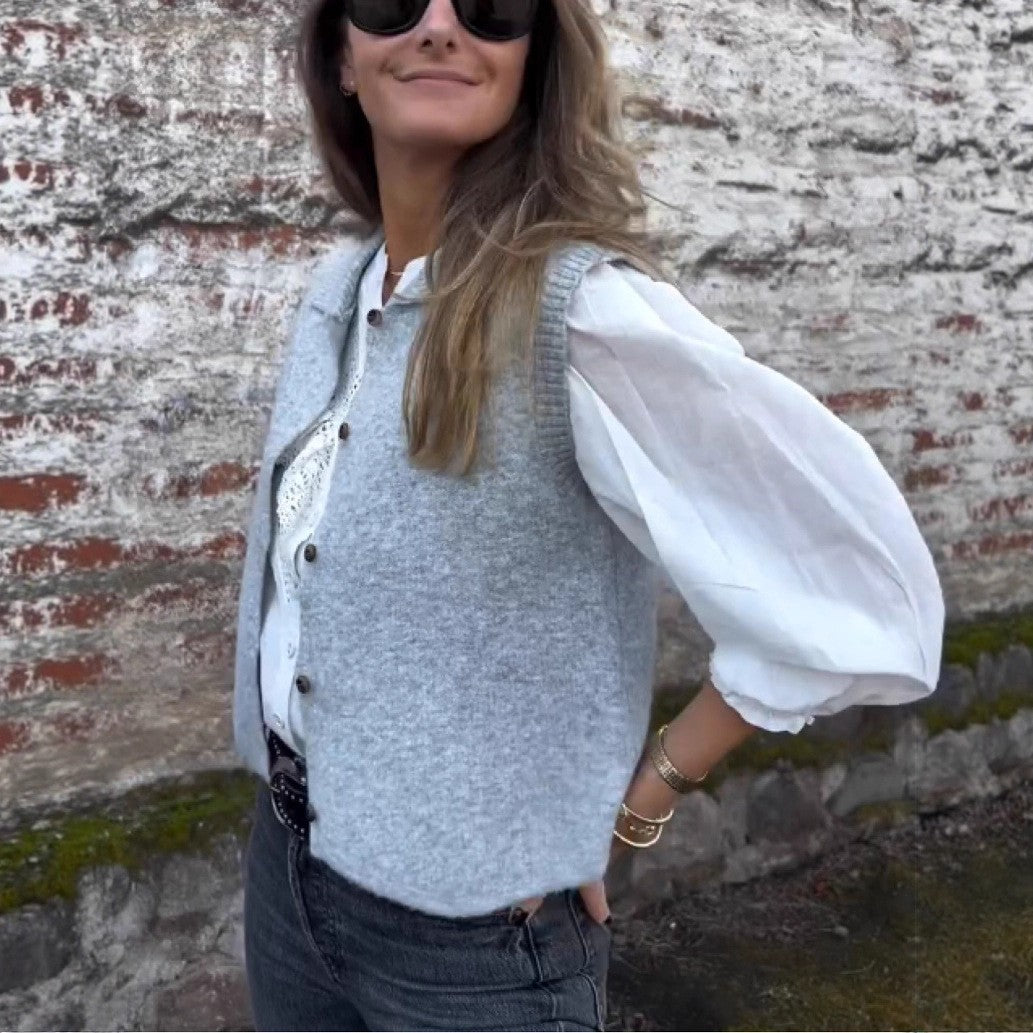 Gilet tricoté pour femmes avec col classique et détails de boutons élégants Levoire