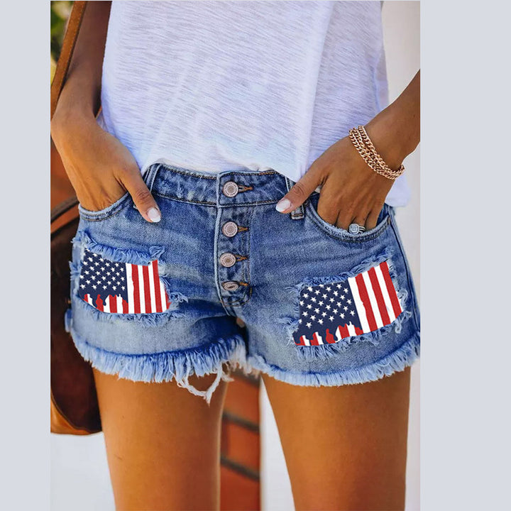 Shorts en jean pour femmes avec un style vintage et des applications de motif de drapeau Levoire