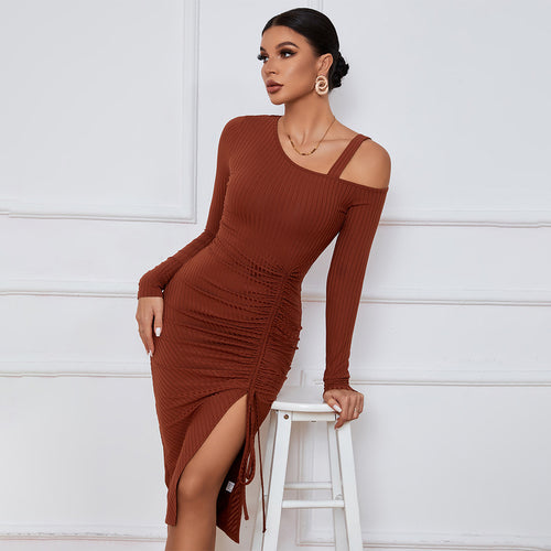 Robe ajustée en rib pour femme avec encolure asymétrique et fronces sophistiquées Levoire