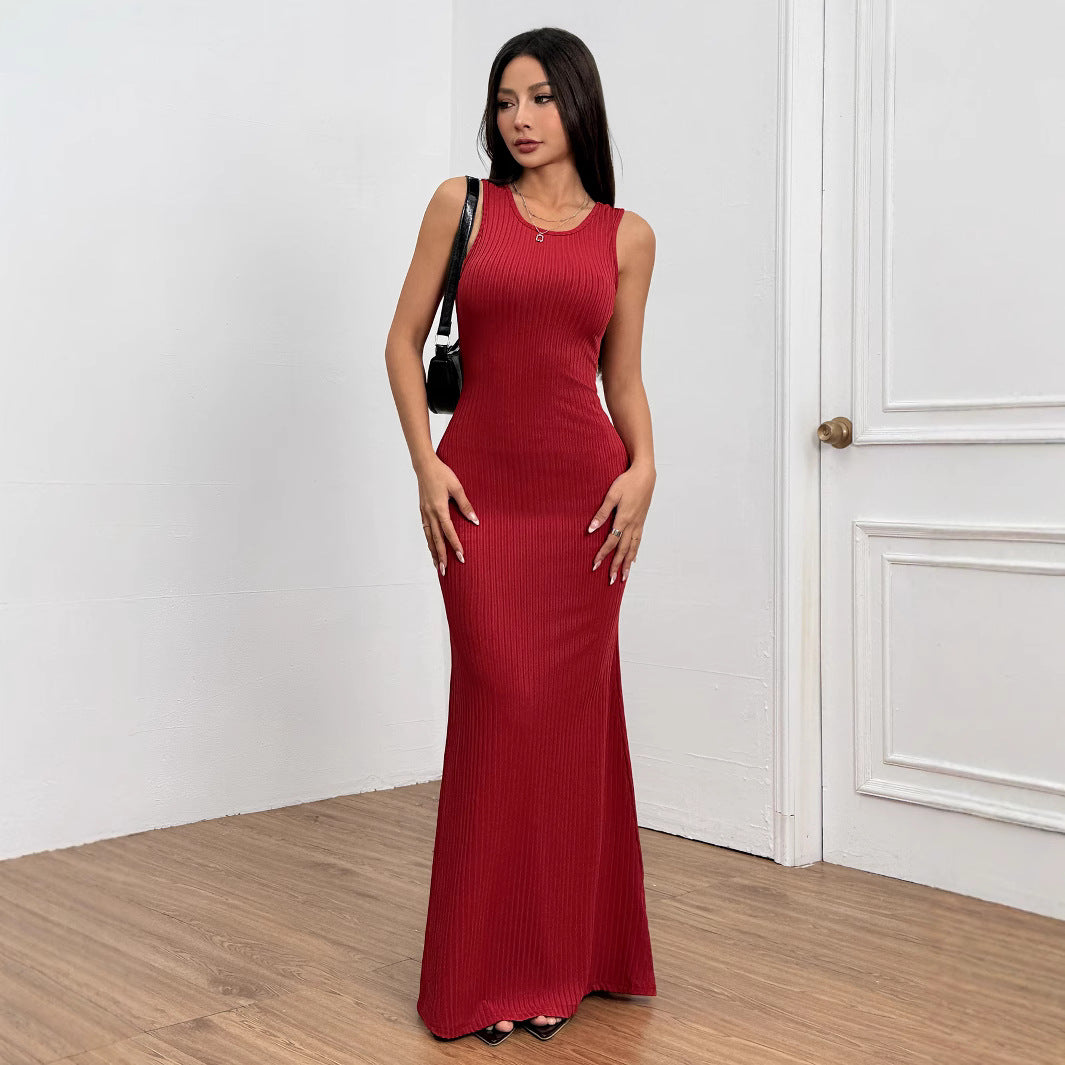 Robe maxi côtelée ajustée pour femmes avec un élégant col rond Levoire