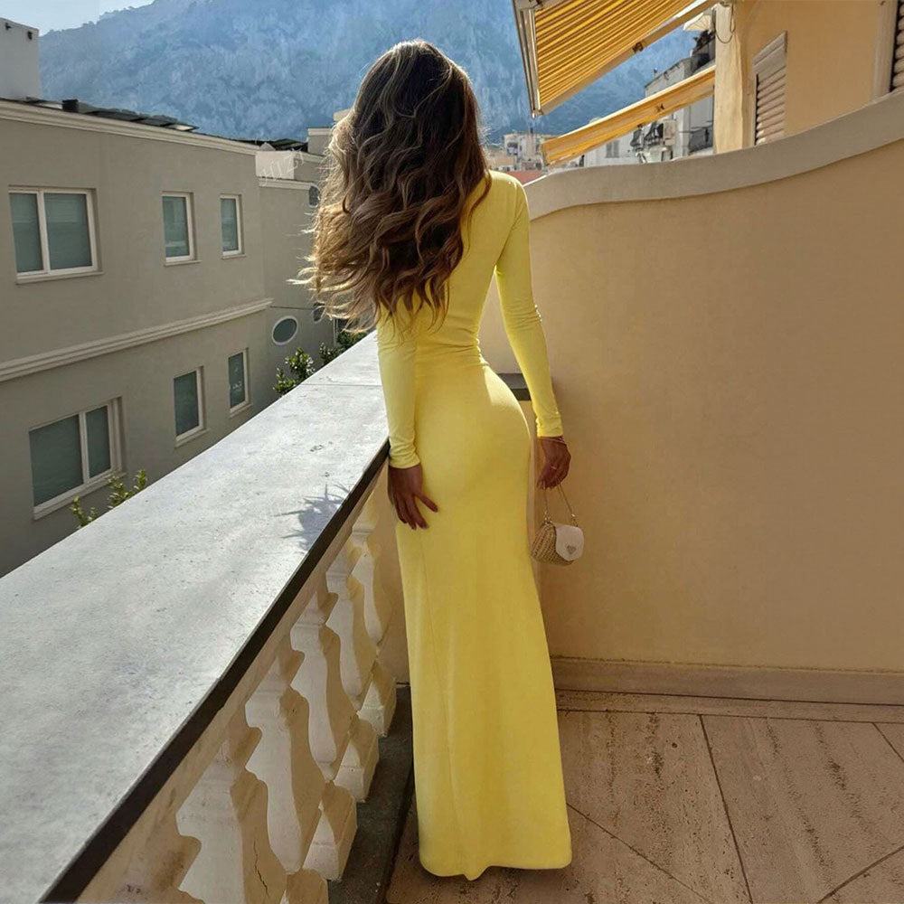Robe ajustée pour femmes avec un élégant col rond et des embellissements en dentelle Levoire