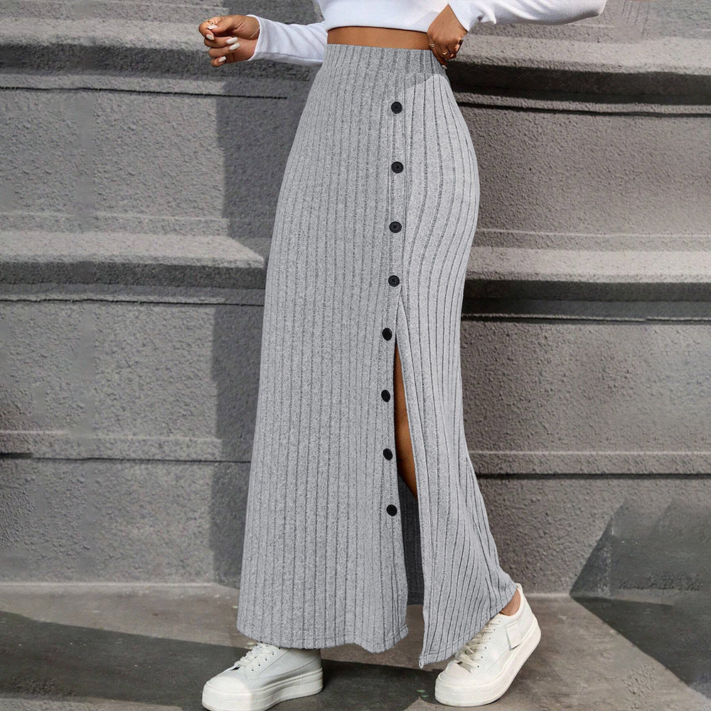 Jupe maxi en tricot pour femmes avec détails de boutons et fente latérale Levoire