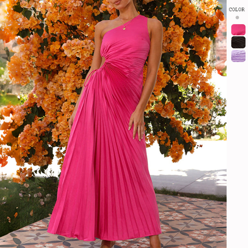 Robe maxi plissée pour femmes avec encolure asymétrique et fente latérale Levoire