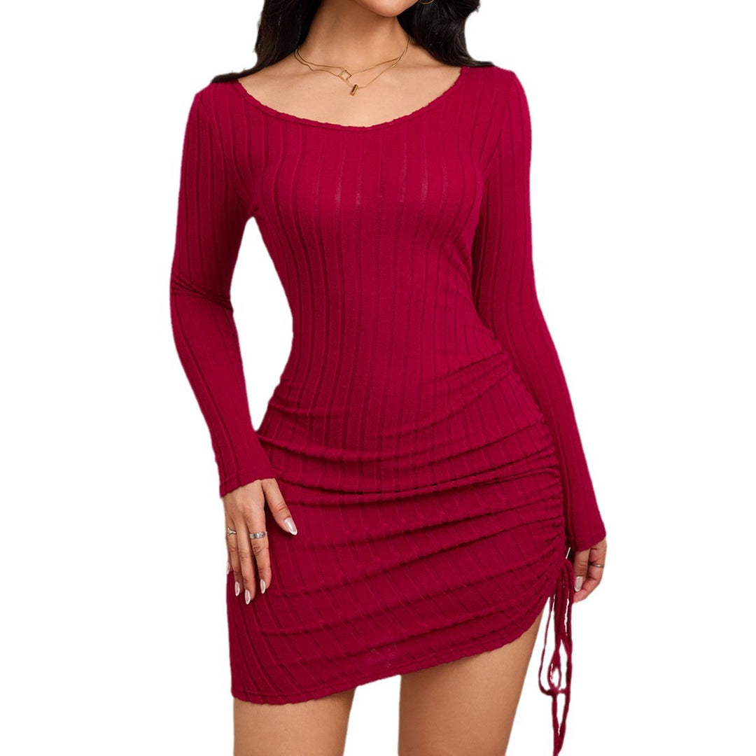 Robe courte ajustée pour femme avec fronces et élégant col bateau Levoire