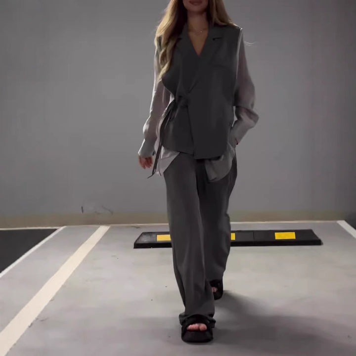 Ensemble de veste enveloppante élégante pour femmes avec une coupe tendance et des poches pratiques Levoire