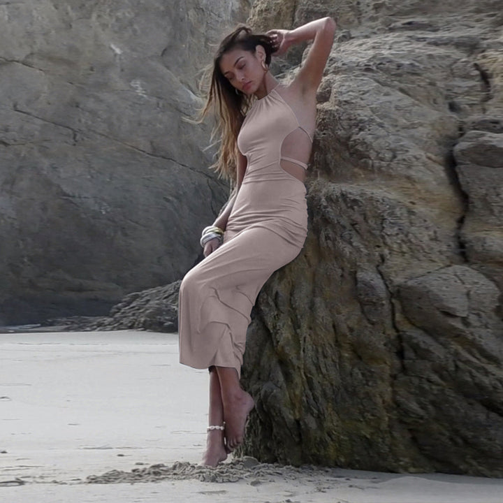 Robe maxi ajustée pour femmes avec décolleté asymétrique et élégant découpe au dos Levoire