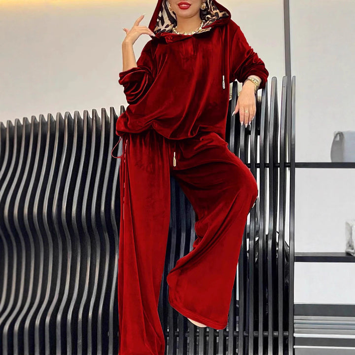 Costume de détente confortable pour femme avec capuche et finition satinée élégante Levoire