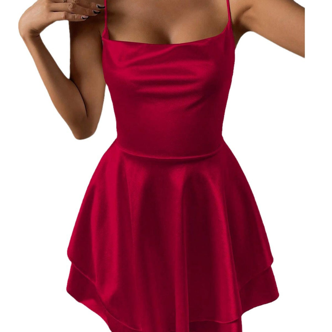 Robe décontractée féminine avec un design de bretelles délicates et une jupe évasée Levoire