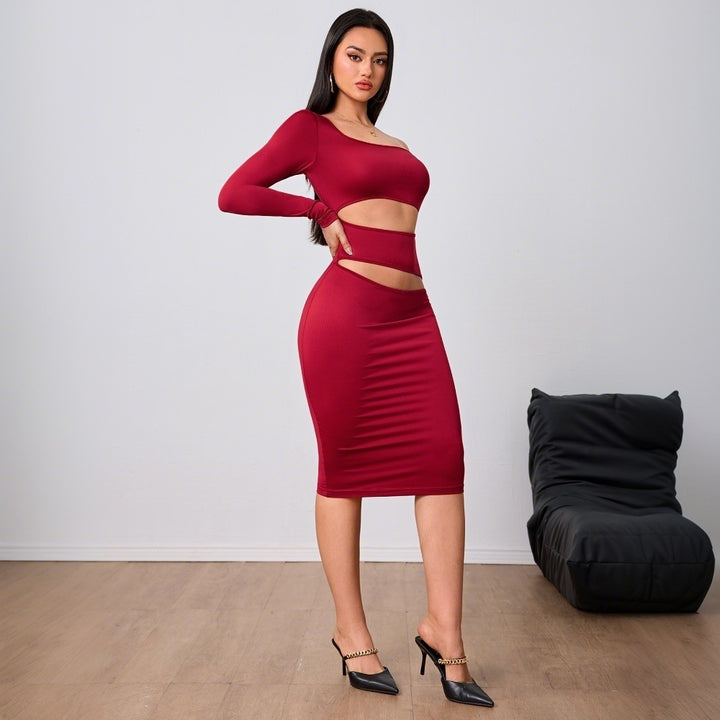 Robe midi découpée ajustée pour femme avec design asymétrique et manches longues Levoire