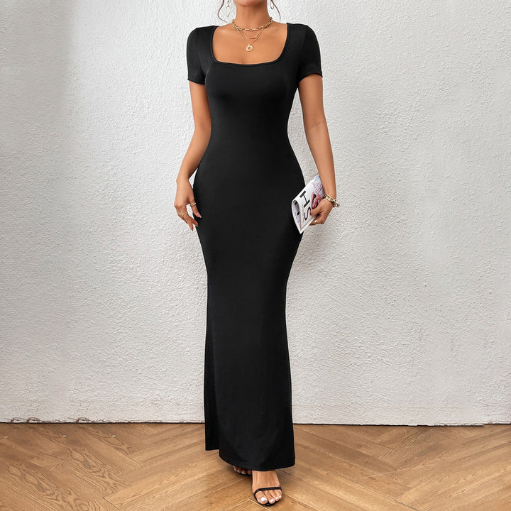 Robe maxi élégante pour femmes avec décolleté en U profond et coupe ajustée Levoire