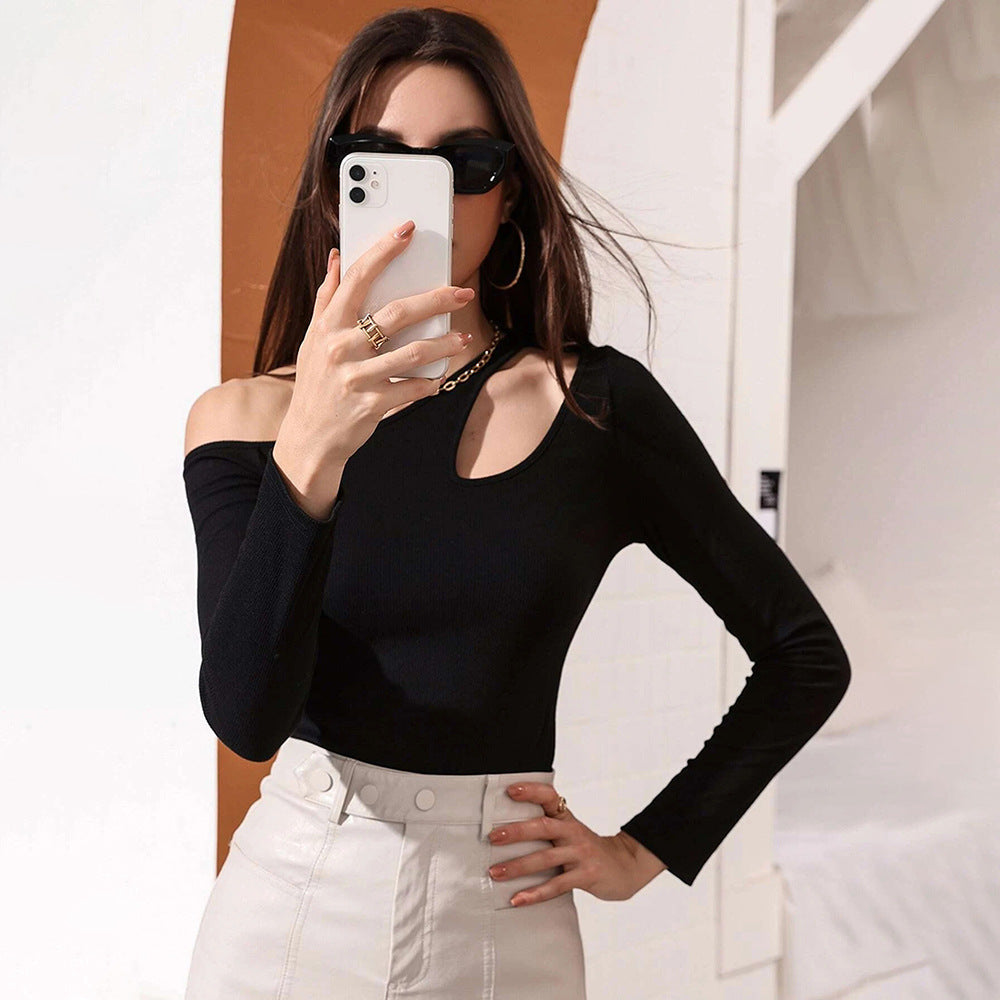 Haut asymétrique à manches longues pour femmes avec découpe élégante Levoire