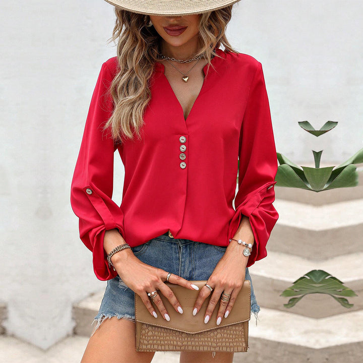 Blouse pour femmes avec des détails de bouton élégants et un col en V stylé Levoire