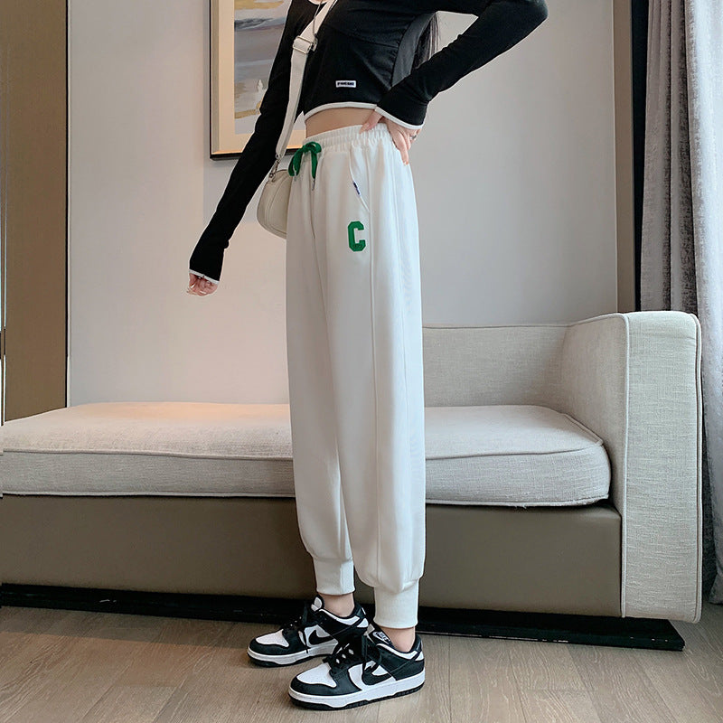 Ensemble de vêtements de loisirs sportif pour femmes avec top court et sweatpants décontractés Levoire