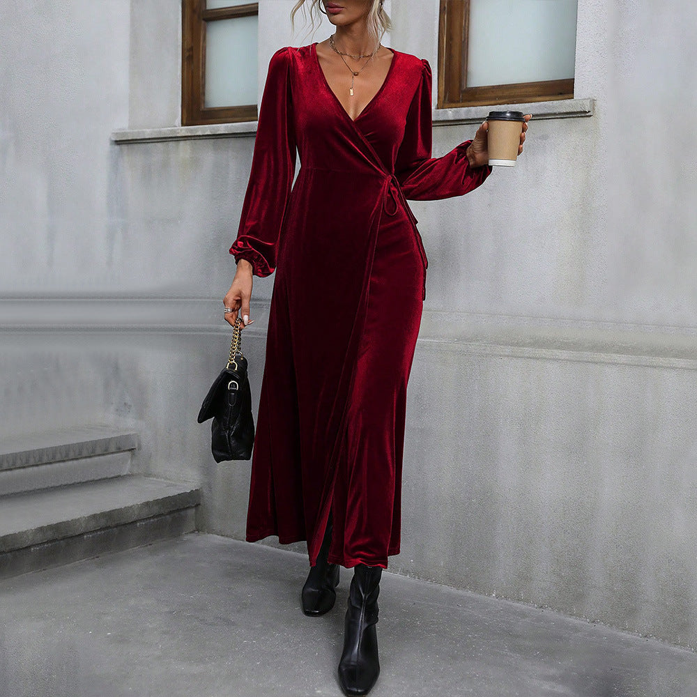 Robe portefeuille élégante pour femmes en velours doux avec décolleté en V profond et fente sur le côté Levoire