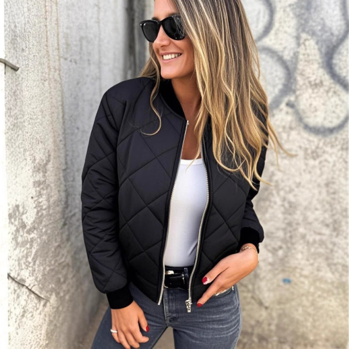 Veste bomber matelassée pour femmes dans une coupe décontractée avec une coupe confortable Levoire