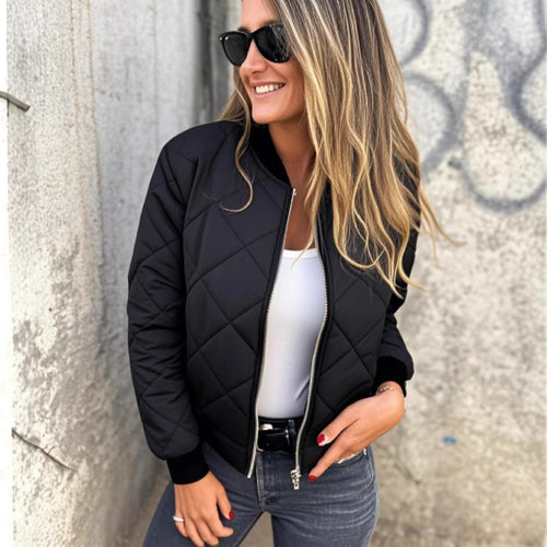 Veste bomber matelassée pour femmes dans une coupe décontractée avec une coupe confortable Levoire