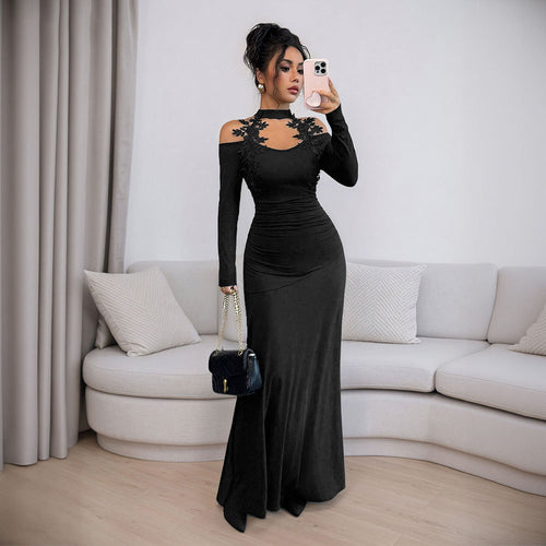Robe de soirée ajustée pour femmes avec design à manches dénudées et accents floraux Levoire