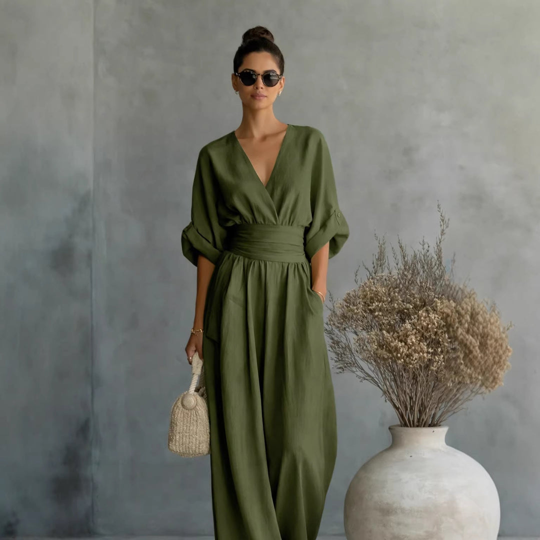 Robe salopette pour femme avec des drapés élégants et un décolleté en V Avriane