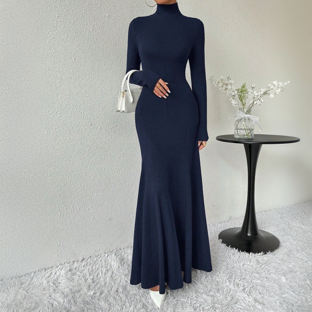 Robe maxi élégante pour femmes à manches longues avec un col haut et un ourlet fluide Levoire