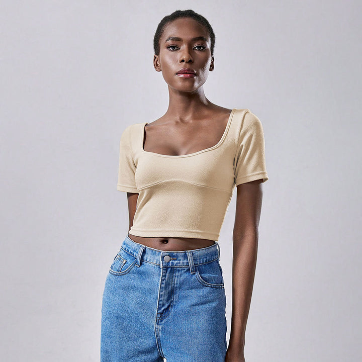 T-shirt court pour femmes avec un élégant décolleté carré et des manches courtes Levoire