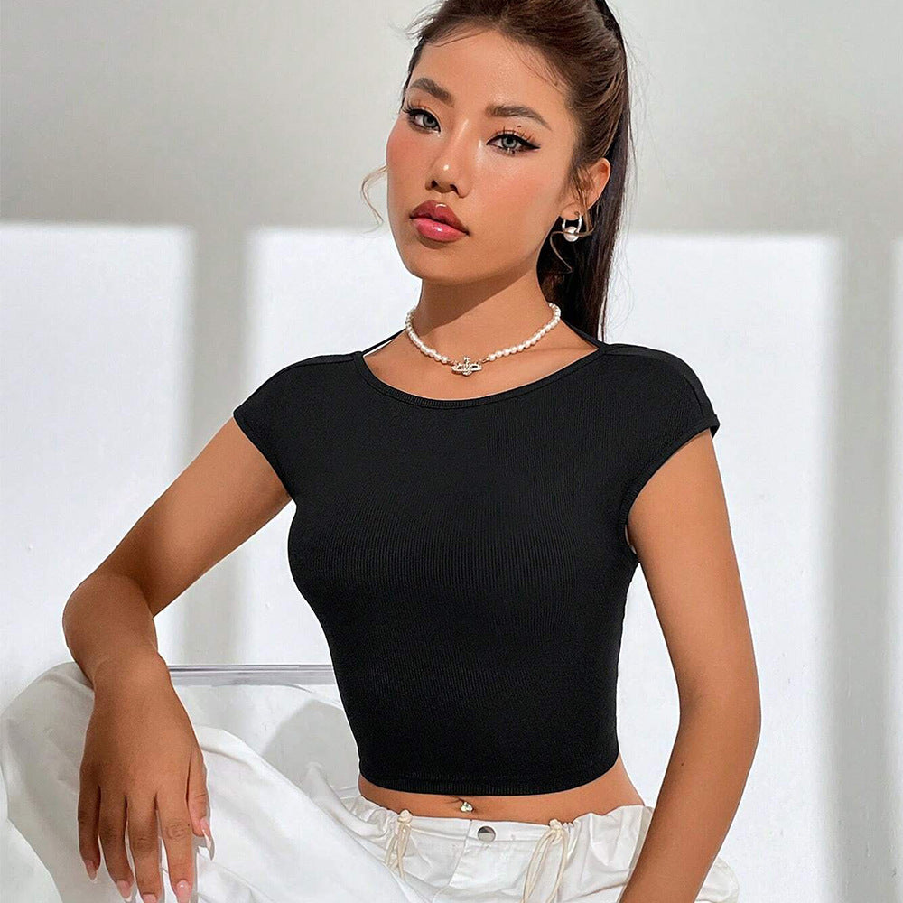 T-shirt court pour femmes avec un design de côtelé harmonieux et un col rond tendance Levoire