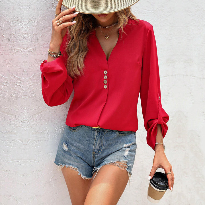 Blouse pour femmes avec des détails de bouton élégants et un col en V stylé Levoire