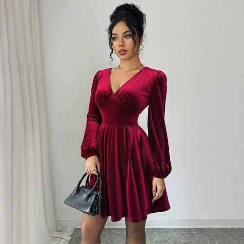 Robe à manches courtes pour femmes avec des manches bouffantes élégantes et un col en V Levoire