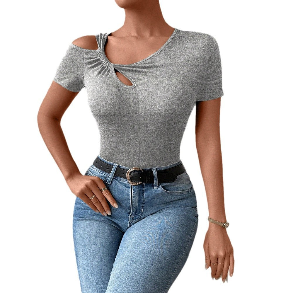 Body féminin ajusté avec encolure asymétrique et détail de nœud élégant Levoire