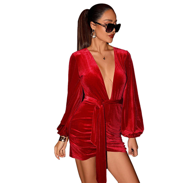 Robe enveloppante glamour pour femmes avec décolleté en V profond et fronces sophistiquées Levoire