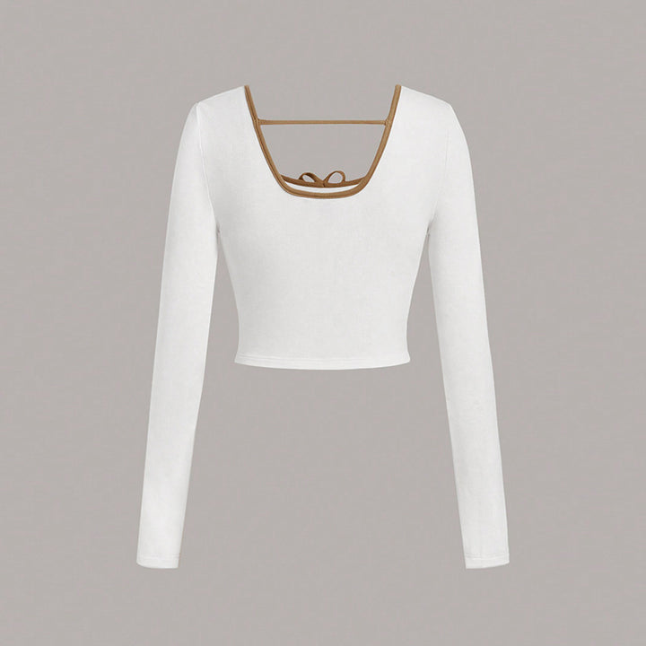 Haut à manches longues cropped pour femmes avec un décolleté carré élégant et des détails de nœud sophistiqués Levoire