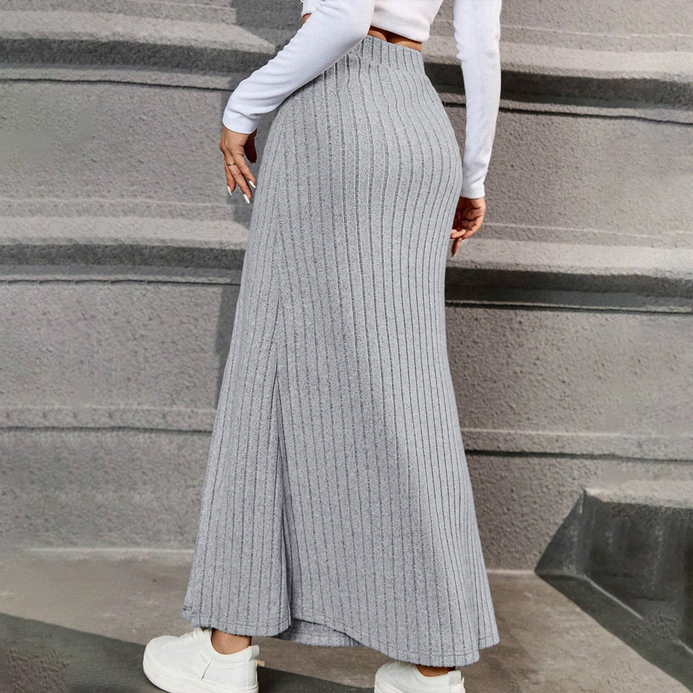 Jupe maxi en tricot pour femmes avec détails de boutons et fente latérale Levoire
