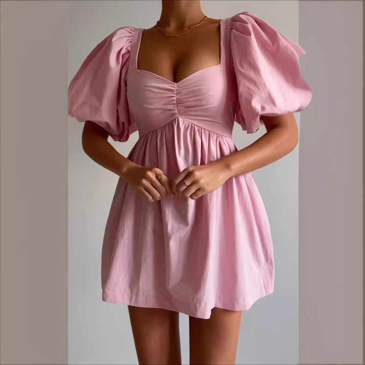 Robe décontractée pour femmes avec des manches bouffantes et un élégant ruissellement Levoire