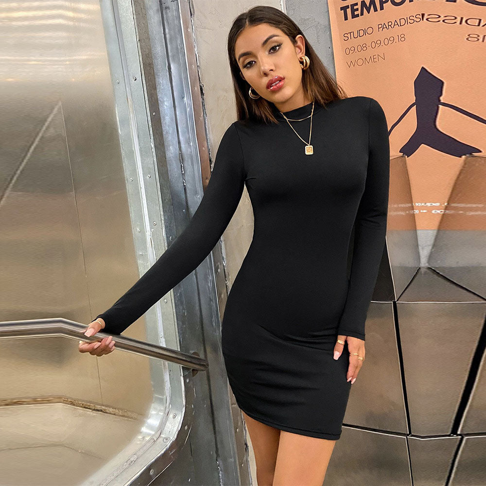 Robe mini près du corps pour femmes avec col haut et manches longues Levoire