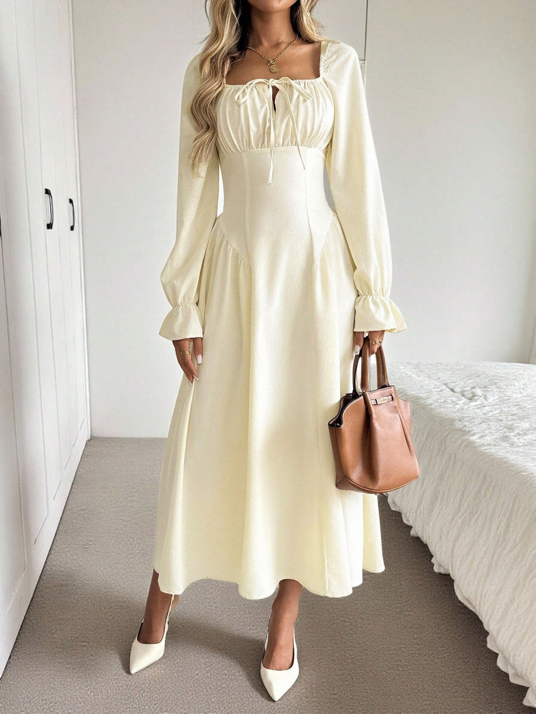 Robe maxi élégante pour femmes avec cordon de serrage sophistiqué et manches bouffantes Levoire
