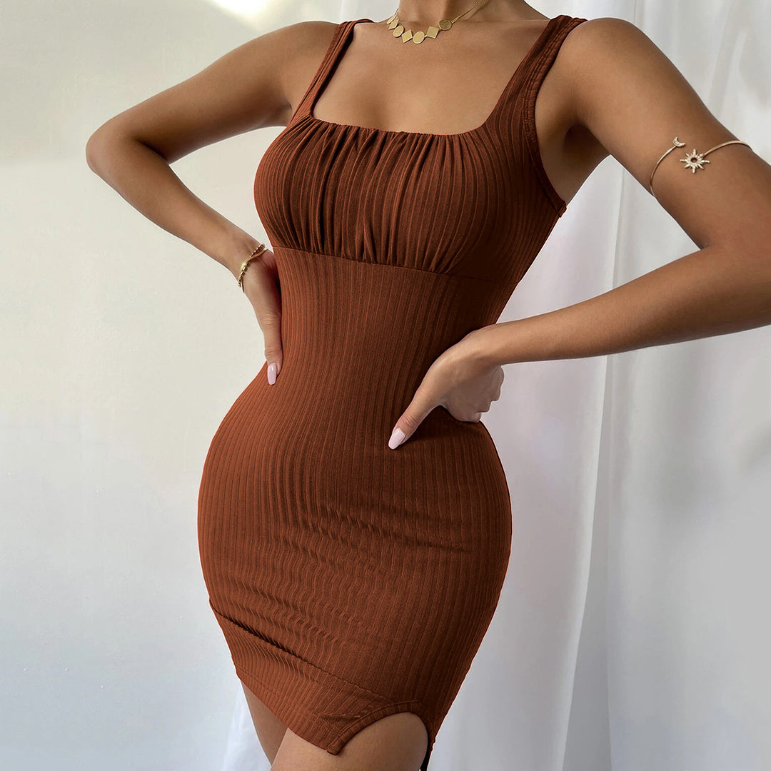 Robe ajustée en rib métrique pour femmes avec décolleté carré et fente haute Levoire