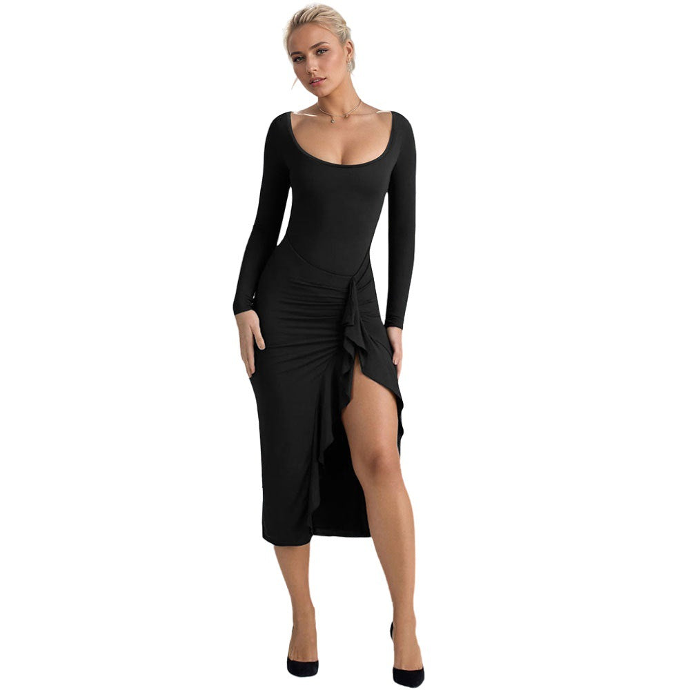 Robe à manches longues flatteuse pour la silhouette avec fente sur le côté et détails drapés Levoire