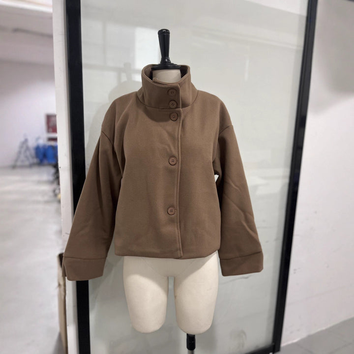 Veste oversize pour femmes avec col haut et détails en boutons Levoire