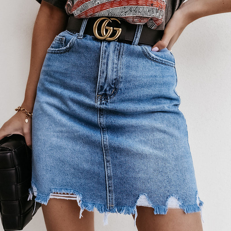 Jupes en jean mini pour femmes dans un style vintage avec ourlet effiloché Levoire