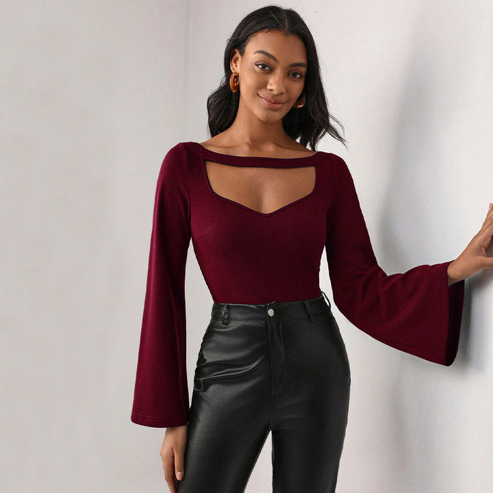 T-shirt femme avec décolleté en V profond et manches trompette élégantes Levoire